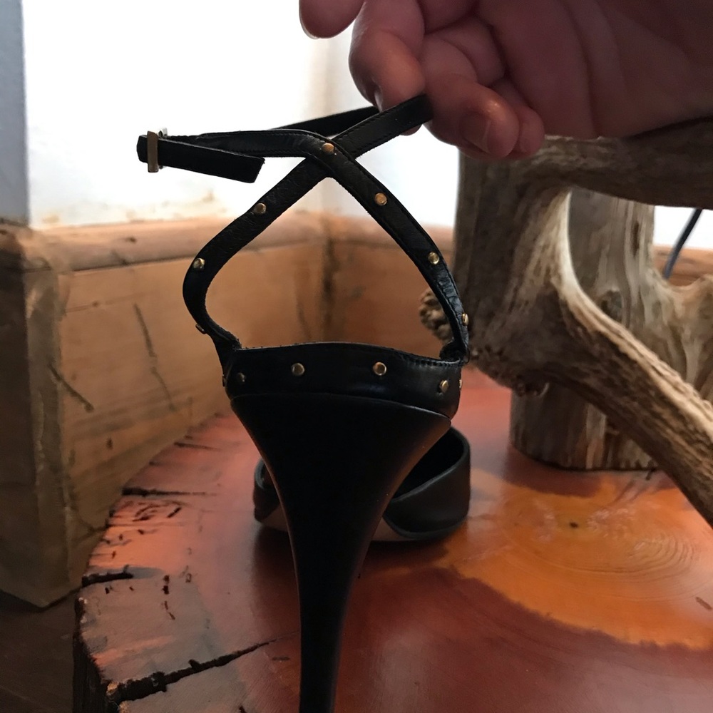 Vintage Gucci Black Leather Pumps - Picture 3 of 5